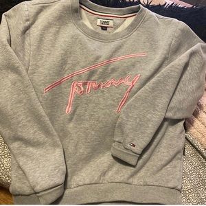 gray sweatshirt